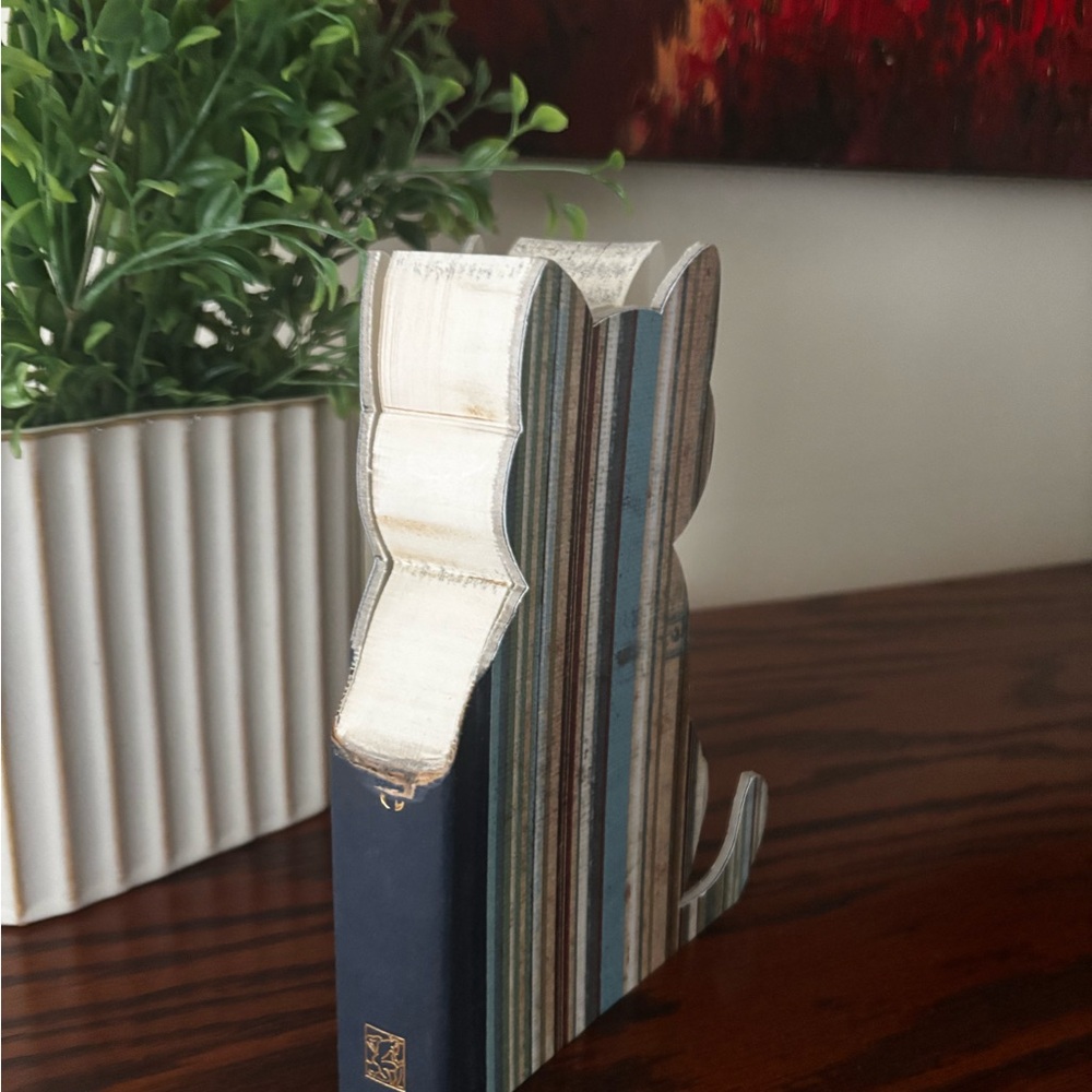 Cat Book Shelf Sitter - Picture 2 of 3